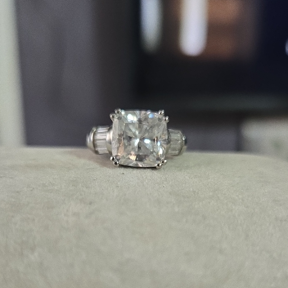 Elegant Silver Women's Ring